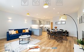 Two Bedroom Apartment At Buonomo Stays Short Lets & Serviced Accommodation Close To Wimbledon Tennis Courts